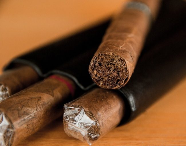 cigar-1293684_1280.jpg
